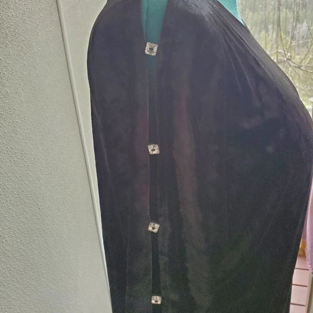 80. NWTs Cable and Gauge ~Silky Crushed Velvet ~ 3/4 Sleeves w/Glimmering Detail